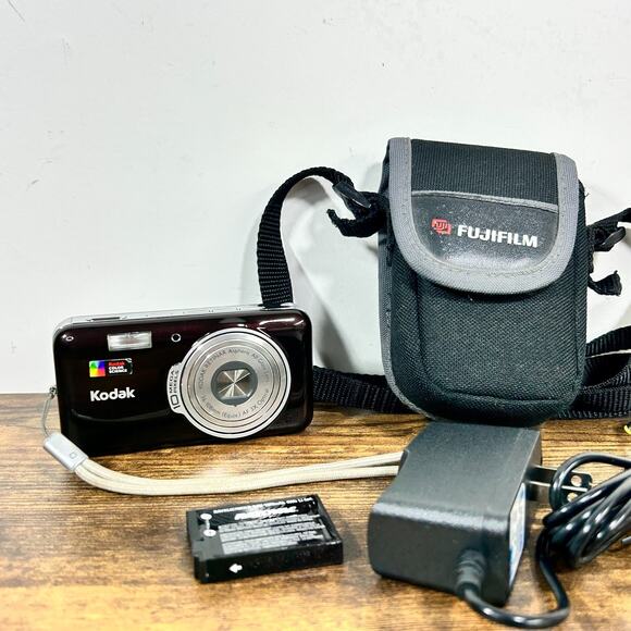 Kodak EasyShare V1003 10.0MP Compact Digital Camera Burgundy RARE Color WORKS - Picture 2 of 16